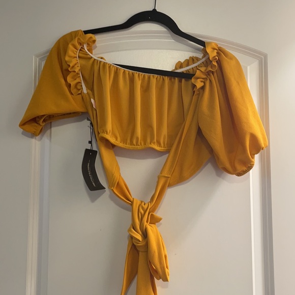 PrettyLittleThing mustard crop tie blouse NWT size 10 - Picture 3 of 3